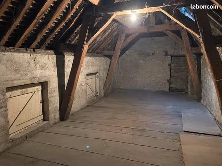 garage  pièce de stockage et cave voûtée