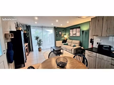 maison individuelle avec garage et jardin