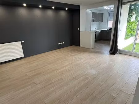 apparemment 60m2 + 10m2 de terrasse