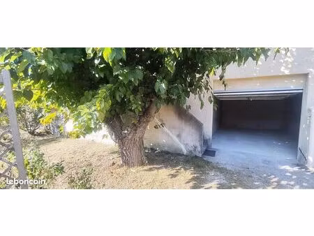 t3 60m2 quartier rieu proche pist oasis cour  parking  garage et cave au calme