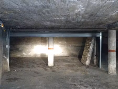 2 garages simples ou 1 garage double à louer