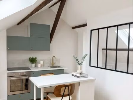 studio refait à neuf avec coin chambre - eau chaude et chauffage compris dans les charges