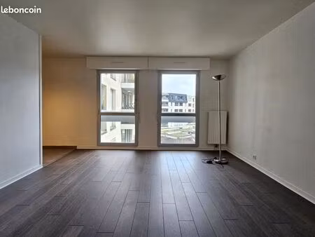 studio 1 pièce 33 m²