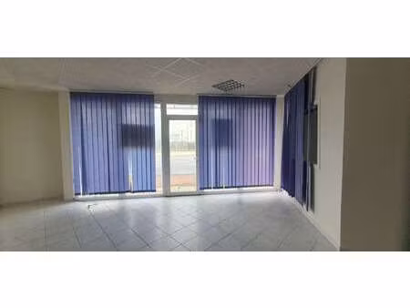 location bureaux et commerces à challans (85300) : à louer / 66m² challans
