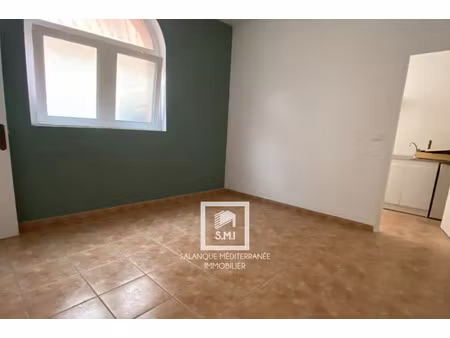 location locaux professionnels 25 m² à perpignan (66000)  380 €