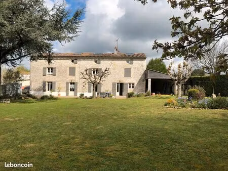 jolie longere en pierre sur cherveux