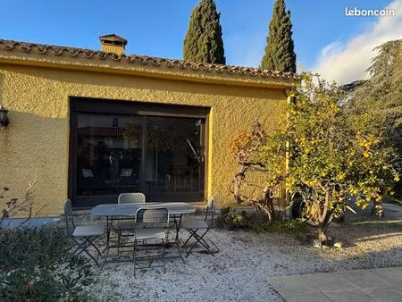 appartement dans villa avec jardin