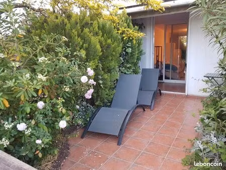 location studio meublé de 27m2 avec parking sécurisé et jolie terrasse