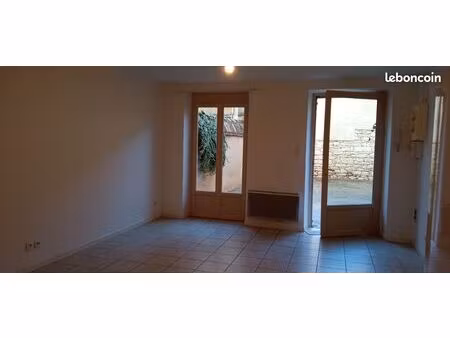 location t2 rdc 51m2