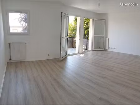 location t3 cergy le haut 66m2