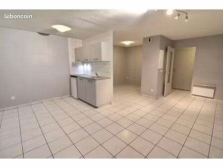 studio 1 pièce 38 m²