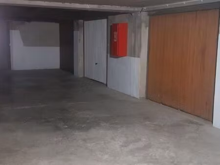 garage fermé  sécurisé 14m2