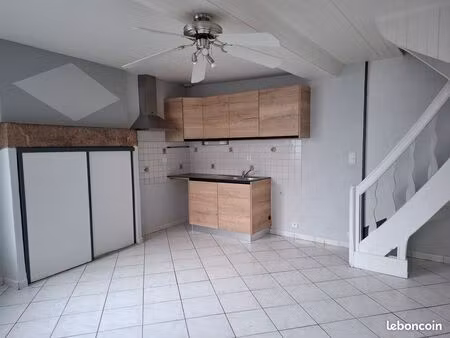 maison de bourg pour 1 ou 2 personnes adultes