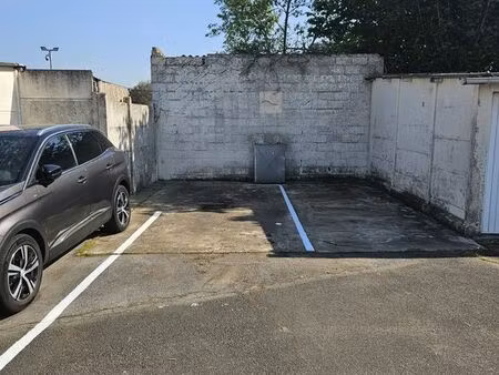 1 grande place de parking non couverte dans espace fermé et sécurisé henin beaumont centre