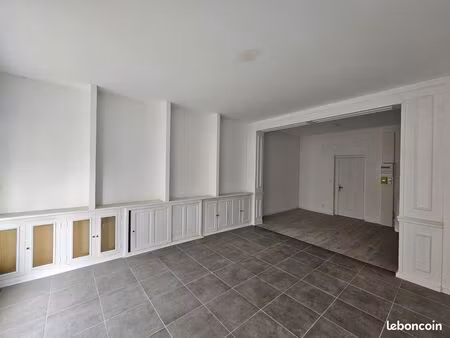 local commercial – emplacement n°1 – hypercentre - vu place de montoire