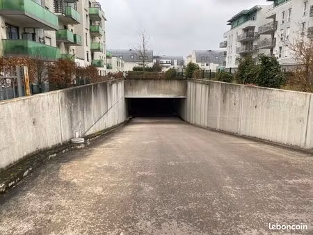 parking 3 allée saint sauveur le vicomte