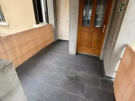 location : joli appartement avec une terrasse