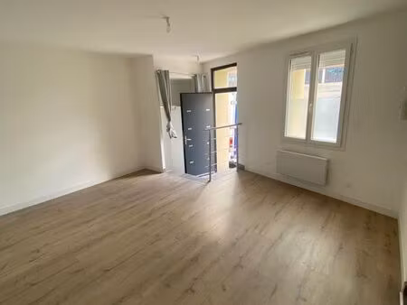 beau t3 de 54m2 5mn à pied place prax paris  proche cpam