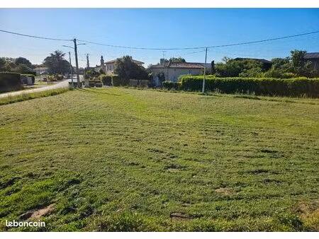 terrain 890 m² blaignac