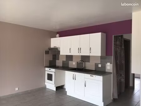 beau f2 meublé avec goût