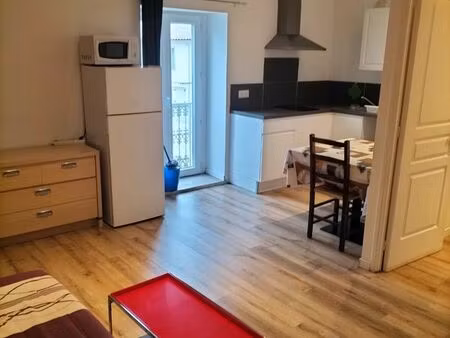 location grand studio meublé à l'année