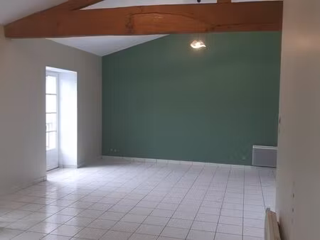 t3 à 530 17470 aulnay ( libre 7 février )