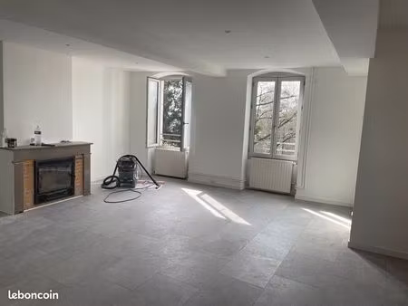 a louer jujurieux centre grand appartement