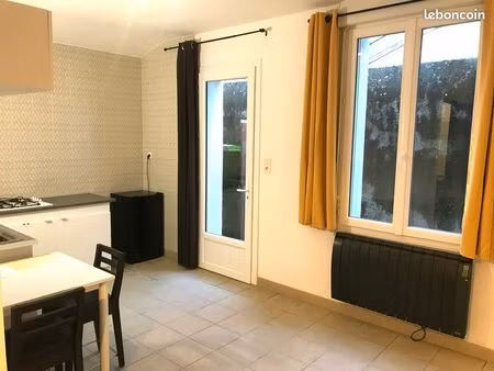 beau studio en plein centre de tiercé