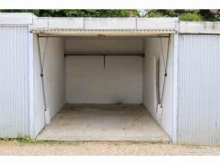 garage/box à louer dans les hauteurs de saint-marcel – idéal voiture ou garde-meuble < –