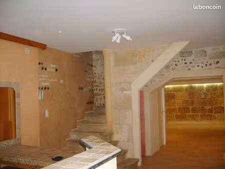 maison à louer au centre du village