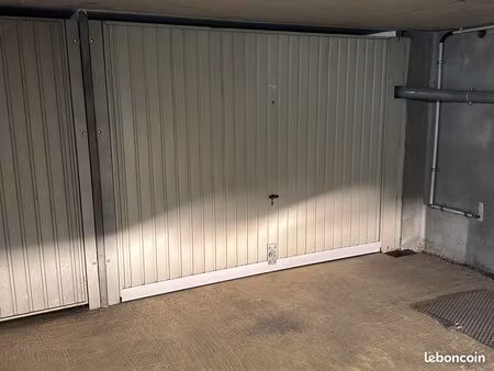garage/box parking fermé en sous-sol privatif