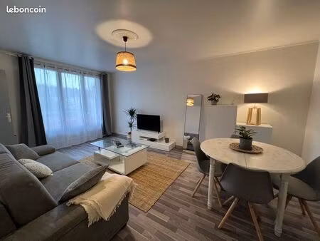 studio meublé avec balcon et place de parking