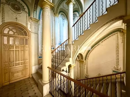 plateau d’exception avec superbe terrasse et fort potentiel de division ou usage commercia