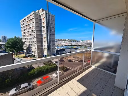 a louer appartement vue port avec balcon