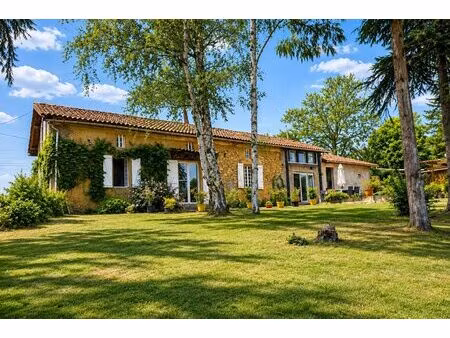 malabat  gers – maison de caractère avec grande piscine et vu