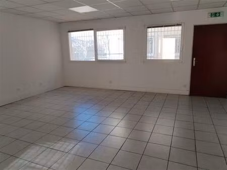 location bureau vitrolles 332 m²