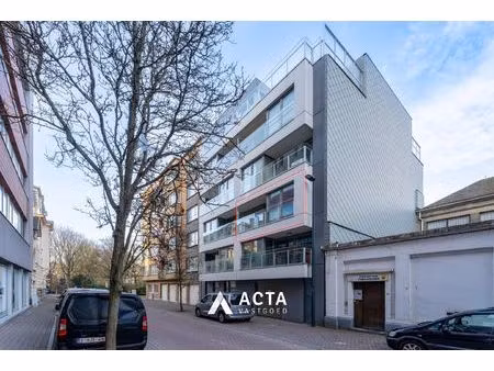 recent appartement met twee slaapkamers aan het leopoldpark!