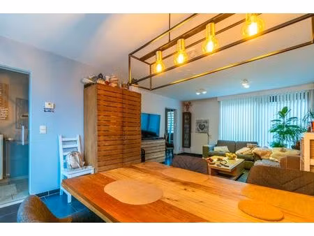 een goed onderhouden woning met 3 slaapkamers + garage