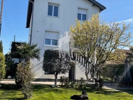 maison 8 pièces 160 m²