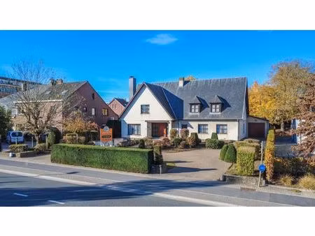 ruime villa met 6 slaapkamers op perceel 20are!