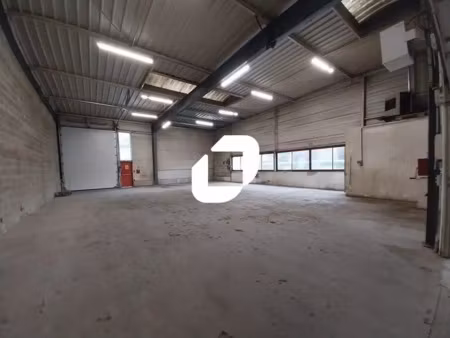 location local d'activités magny les hameaux 78114