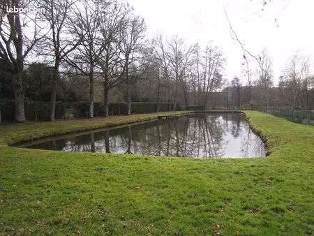 plan d'eau + chalet + hangars +pré (idéal loisirs animaux)