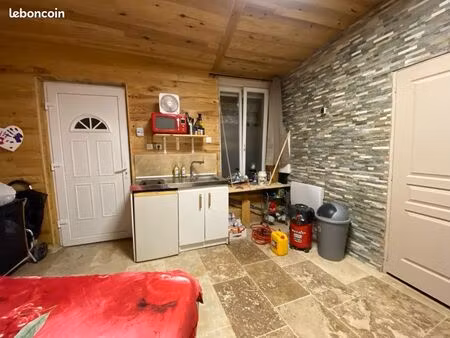 studio non mitoyen dans une copropriété de trois accès