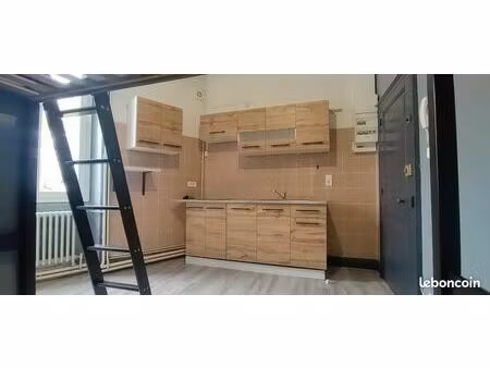 studio pratique meublé..