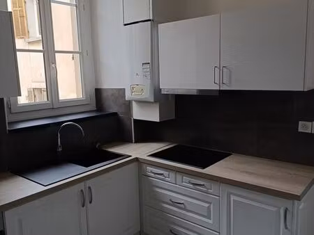 loue appartyement proche centre ville fréjus