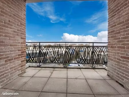 a louer studio 26 m2 avec balcon à 2 min de la gare rer c