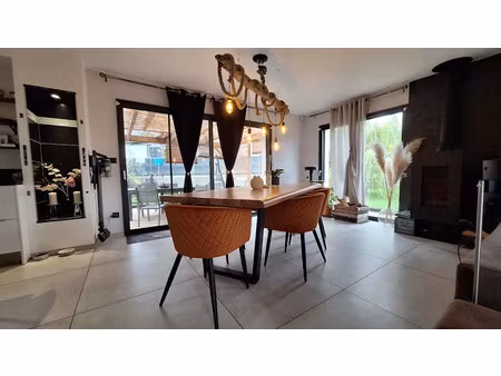 vente villa 6 pièces 162 m² à chanat-la-mouteyre (63530)  419 900 €