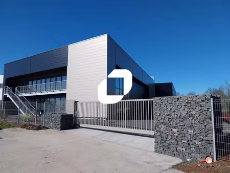 a louer  locaux neufs proches leclerc atlantis