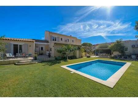 maison de 6 pièces de 350 m² située à la valette-du-var