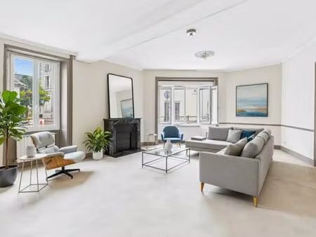 maison de 6 pièces de 330 m² située à l'hermenault